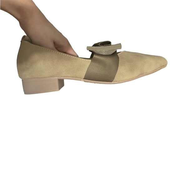 Pointed Toe Flat with a Bow - Picture 3 of 8